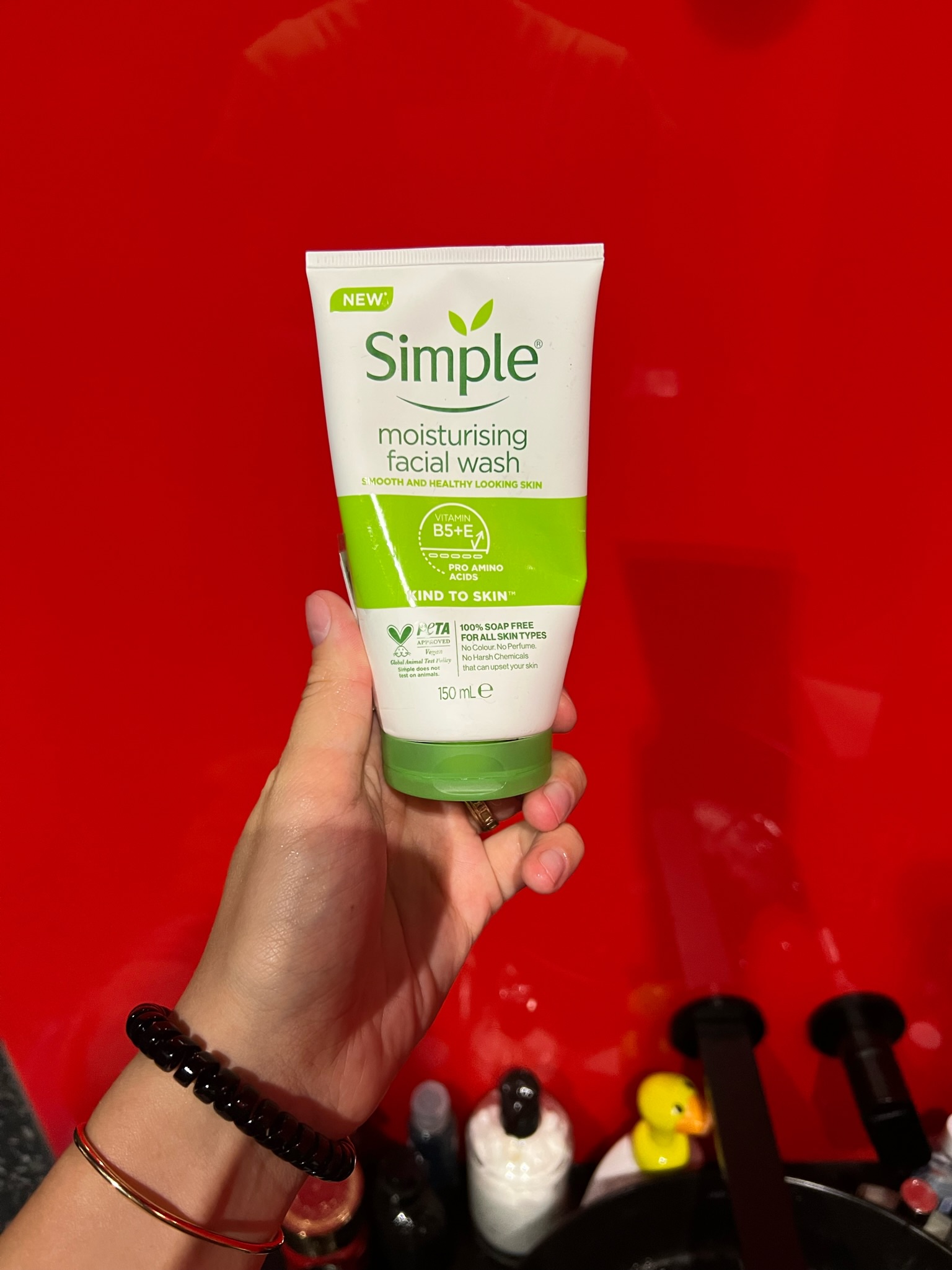 Review: Can a Cheap Cleanser Be Good? Simple Moisturizing Facial Wash Can Answer That Question