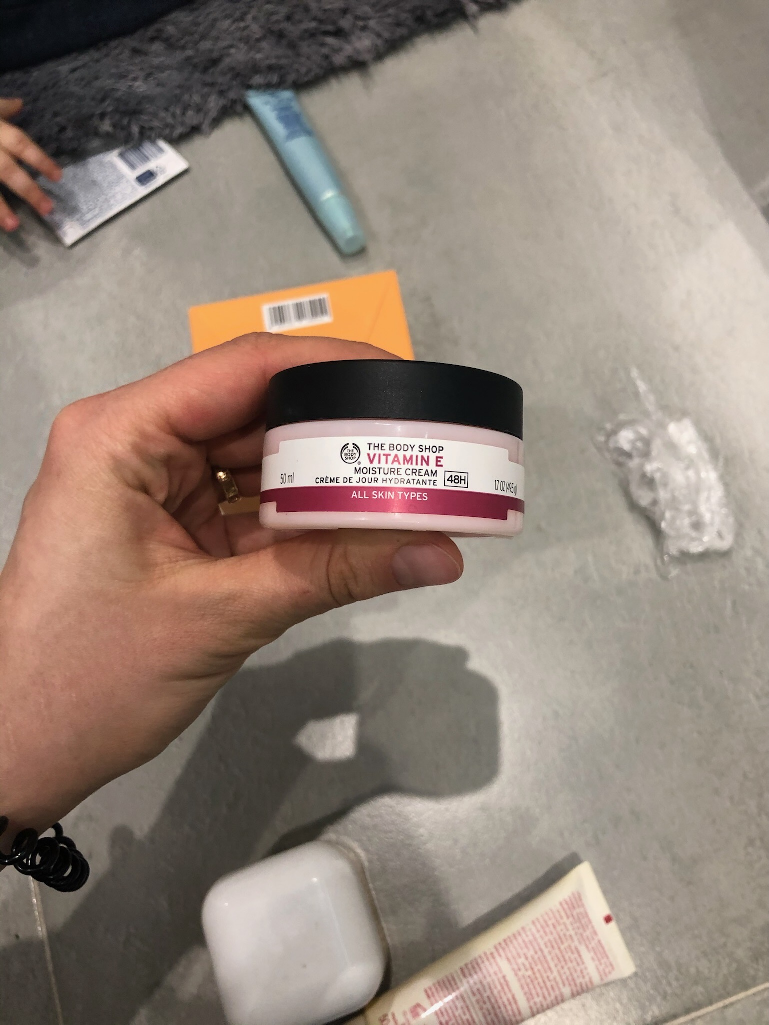 Review: The Body Shop Vitamin E Moisture Cream – Hydration Heaven or Overkill for Oily Skin?